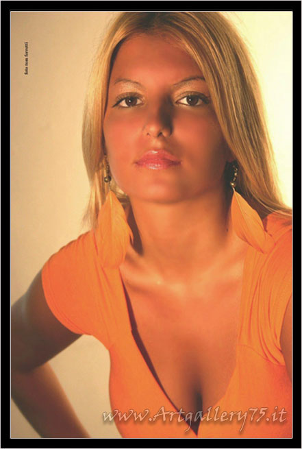 Daniela C. - Fotomodella di Genova (Liguria) disponibile per foto fashion e moda mare.