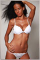 Noemi - Fotomodella rumena residente a Montecatini Terme (Toscana). Disponibile per foto fashion, moda mare, intimo, glamour, trasparenze, topless, nudo artistico e bodypainting.