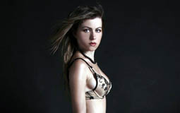 Adry fotomodella italiana Milano Lombardia modella fashion moda mare intimo glamour bodypainting