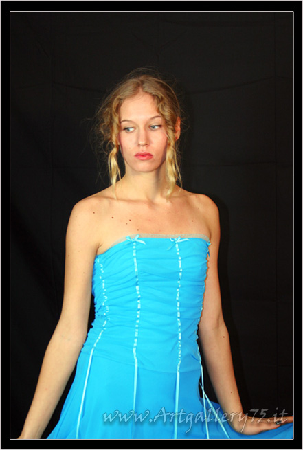 Sabrina G. - Modella italiana residente a Genova. Disponibile per foto fashion, moda mare, intimo e glamour.