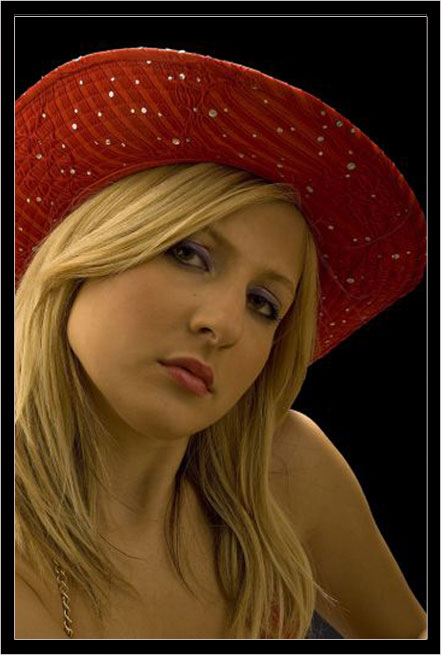 Alessandra P. disponibile per foto fashion, moda mare, intimo, glamour e trasparenze.
