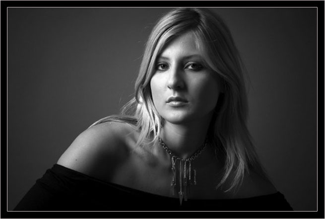 Alessandra P. disponibile per foto fashion, moda mare, intimo, glamour e trasparenze.