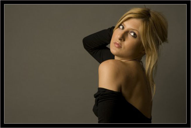 Alessandra P. disponibile per foto fashion, moda mare, intimo, glamour e trasparenze.