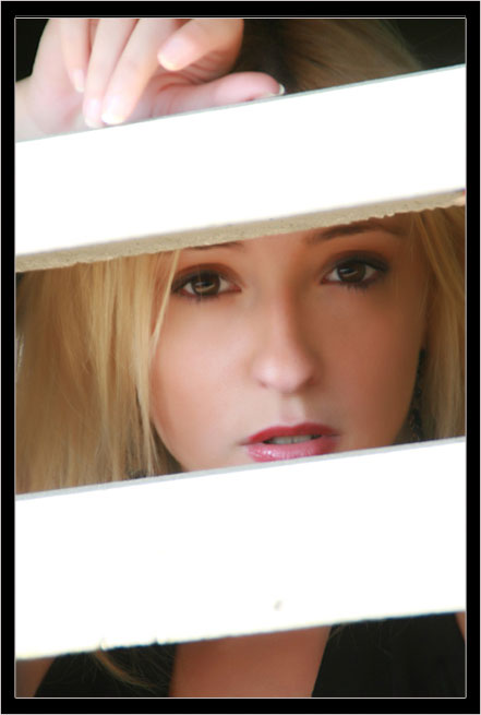 Alessia - Fotomodella di Genova (Liguria) disponibile per foto fashion e moda mare.