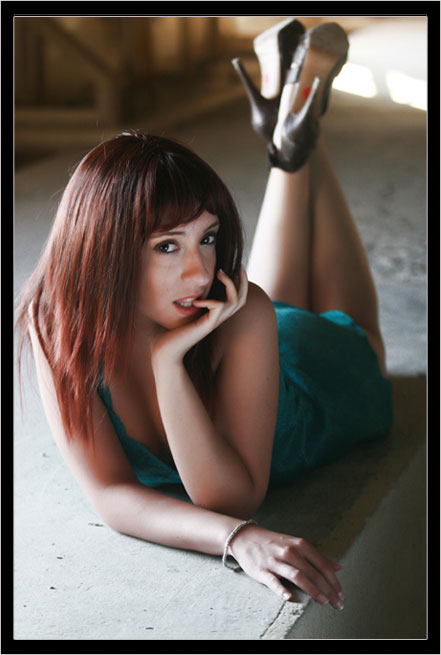 Alessia - Fotomodella di Genova (Liguria) disponibile per foto fashion e moda mare.