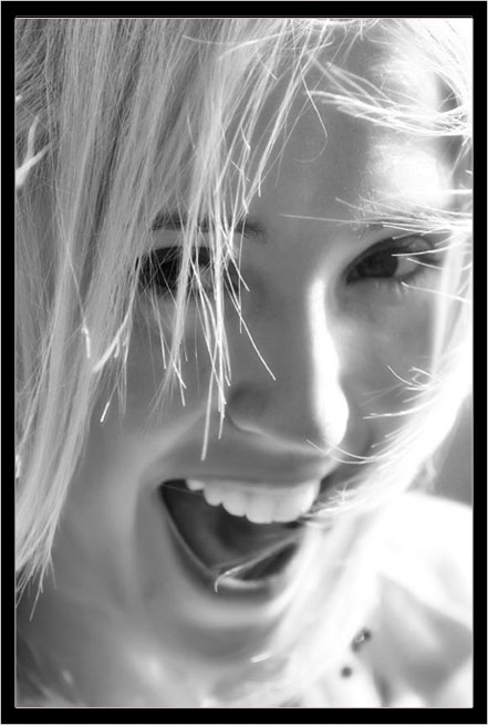 Alessia - Fotomodella di Genova (Liguria) disponibile per foto fashion e moda mare.