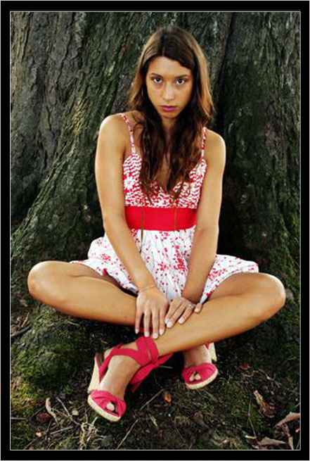 Alice - Fotomodella di Bra (Cuneo) disponibile per foto fashion, moda mare, intimo, trasparenze, glamour, topless e nudo artistico.