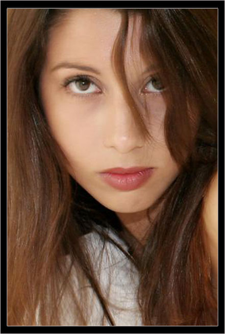 Alice - Fotomodella di Bra (Cuneo) disponibile per foto fashion, moda mare, intimo, trasparenze, glamour, topless e nudo artistico.
