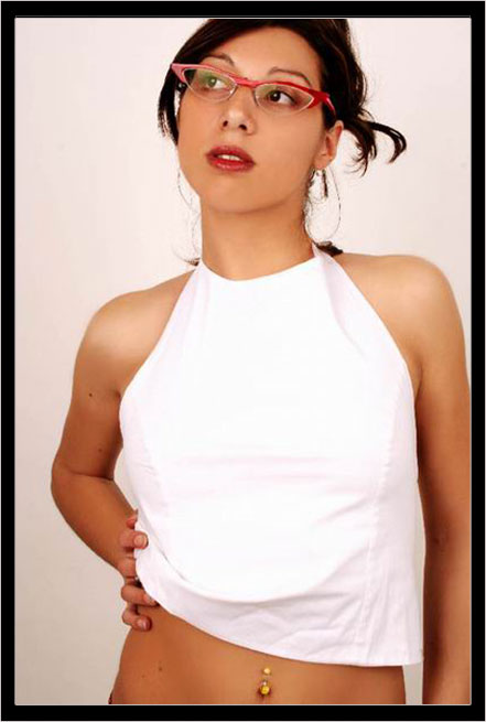 Alice - Fotomodella di Bra (Cuneo) disponibile per foto fashion, moda mare, intimo, trasparenze, glamour, topless e nudo artistico.