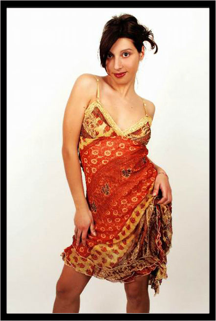 Alice - Fotomodella di Bra (Cuneo) disponibile per foto fashion, moda mare, intimo, trasparenze, glamour, topless e nudo artistico.