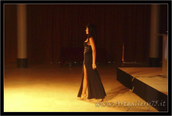 Angelika - Fotomodella di Roma (Italia) disponibile per foto fashion, moda mare, intimo, trasparenze, glamour, topless e bodypainting.