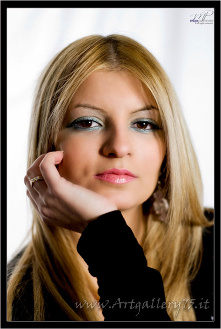 Daniela C. - Fotomodella di Genova (Liguria) disponibile per foto fashion e moda mare.
