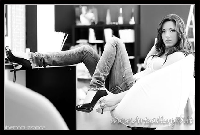 Elena G. - Fotomodella di Mantova (Lombardia) disponibile per foto fashion, moda mare, intimo, trasparenze e glamour.
