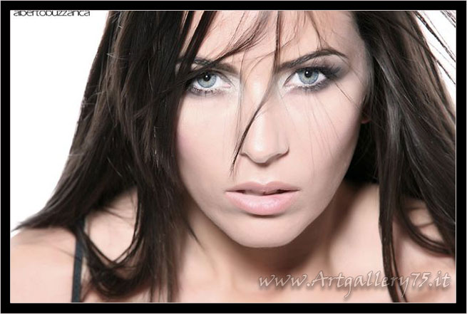 Elena G. - Fotomodella di Mantova (Lombardia) disponibile per foto fashion, moda mare, intimo, trasparenze e glamour.