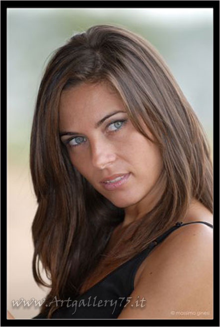 Elena G. - Fotomodella di Mantova (Lombardia) disponibile per foto fashion, moda mare, intimo, trasparenze e glamour.