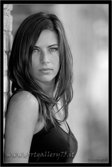 Elena G. - Fotomodella di Mantova (Lombardia) disponibile per foto fashion, moda mare, intimo, trasparenze e glamour.