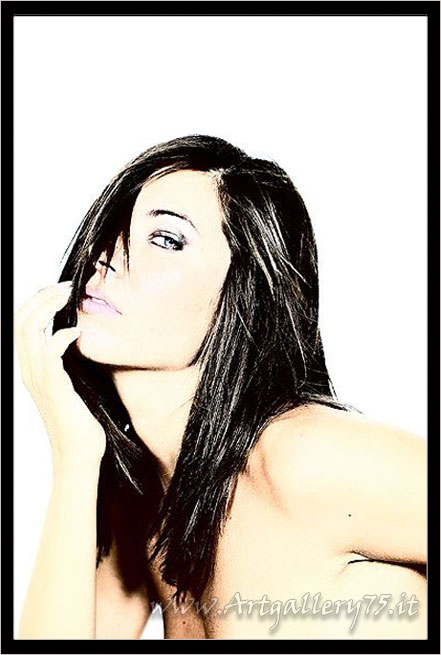 Elena G. - Fotomodella di Mantova (Lombardia) disponibile per foto fashion, moda mare, intimo, trasparenze e glamour.