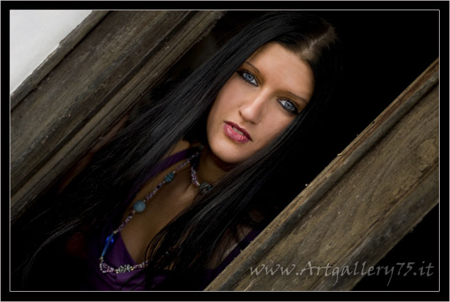 Elisa - Fotomodella italiana disponibile per foto fashion e moda mare.
