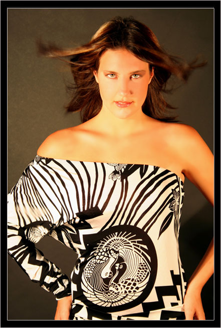 Elletheprincess - Fotomodella italiana residente a Genova (Liguria) disponibile per foto fashion e moda mare.