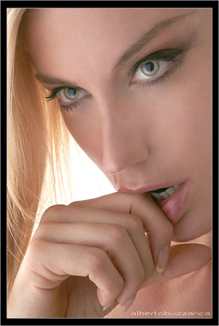 Federica C. - Fotomodella di Reggiolo (RE) disponibile per foto fashion, moda mare, intimo, trasparenze, glamour, topless e nudo artistico.