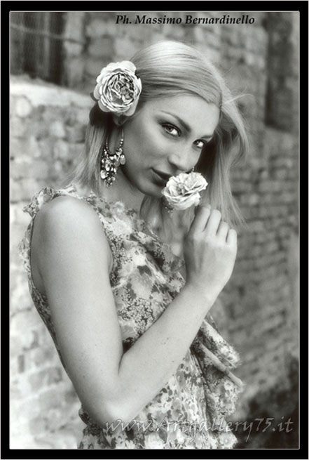Federica C. - Fotomodella di Reggiolo (RE) disponibile per foto fashion, moda mare, intimo, trasparenze, glamour, topless e nudo artistico.