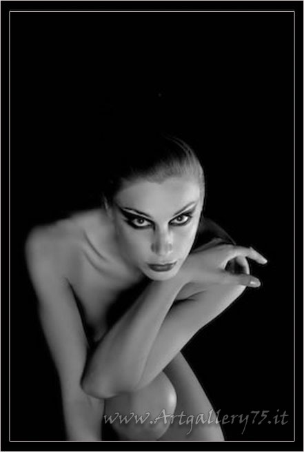 Federica C. - Fotomodella di Reggiolo (RE) disponibile per foto fashion, moda mare, intimo, trasparenze, glamour, topless e nudo artistico.