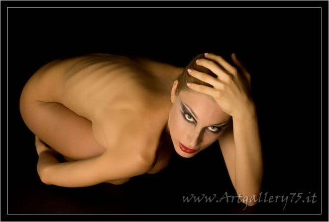 Federica C. - Fotomodella di Reggiolo (RE) disponibile per foto fashion, moda mare, intimo, trasparenze, glamour, topless e nudo artistico.