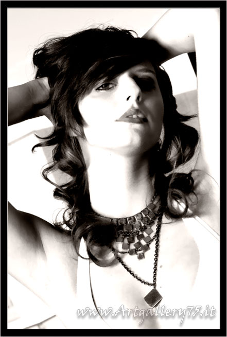 Federica M. - Fotomodella di Pisa (Toscana) disponibile per foto fashion, moda mare ed intimo.