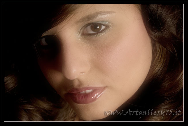 Federica M. - Fotomodella di Pisa (Toscana) disponibile per foto fashion, moda mare ed intimo.