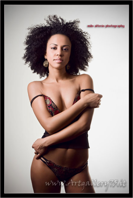 Femy C. - Fotomodella di Napoli (Campania) disponibile per foto fashion, moda mare, intimo, trasparenze e glamour.