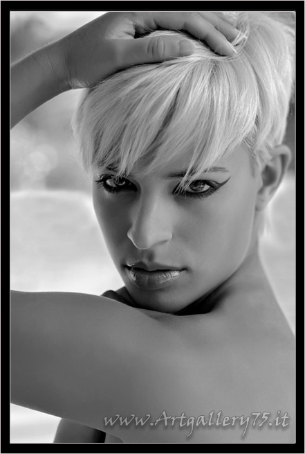 Francesca C. - Fotomodella di Torino (Piemonte) disponibile per foto fashion, moda mare, intimo, trasparenze e glamour.