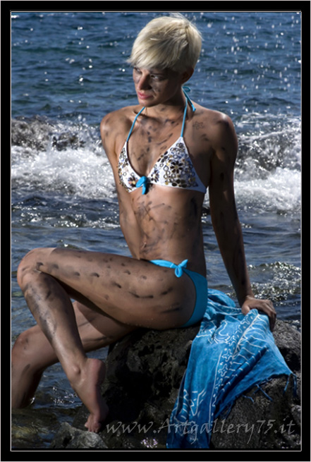 Francesca C. - Fotomodella di Torino (Piemonte) disponibile per foto fashion, moda mare, intimo, trasparenze e glamour.