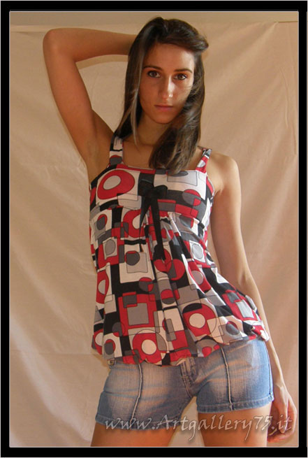 Francesca R. - Fotomodella di Perugia (Umbria) disponibile per foto fashion e moda mare.