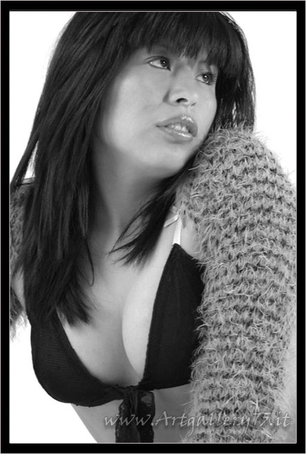 Genny - Fotomodella latino americana residente a Lucca. Disponibile per fofo fashion, moda mare, intimo, trasparenze, topless, glampur, nudo artistico, nudo erotico, fetish, bondage, gothic dark e bodypainting
