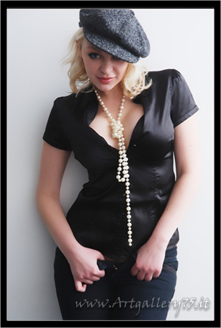 Kristin - Fotomodella di Firenze (Toscana) disponibile per foto fashion, moda mare, intimo, glamour, gothic dark e fetish.