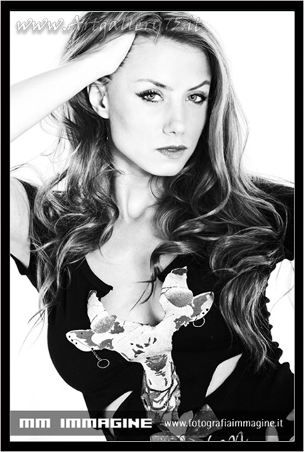 Lisa Kozlova - Fotomodella di Bergamo (Lombardia) disponibile per foto fashion, moda mare, intimo, glamour, trasparenze, topless e nudo artistico.