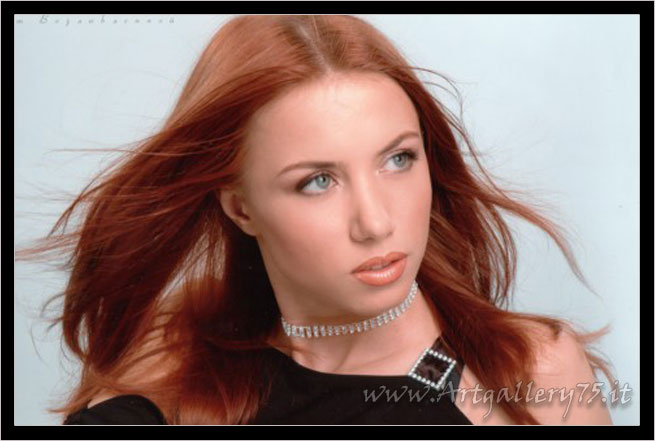 Lisa Kozlova - Fotomodella di Bergamo (Lombardia) disponibile per foto fashion, moda mare, intimo, glamour, trasparenze, topless e nudo artistico.