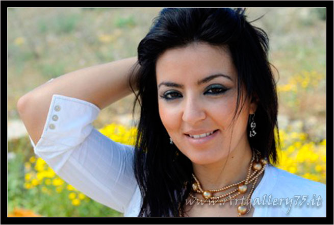 Maria Grazia L. - Fotomodella di Nuoro (Sardegna) disponibile per foto fashion, moda mare, intimo, trasparenze, glamour, topless, nudo artistico e met art.