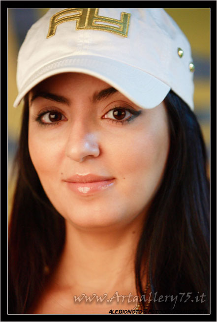 Maria Grazia L. - Fotomodella di Nuoro (Sardegna) disponibile per foto fashion, moda mare, intimo, trasparenze, glamour, topless, nudo artistico e met art.