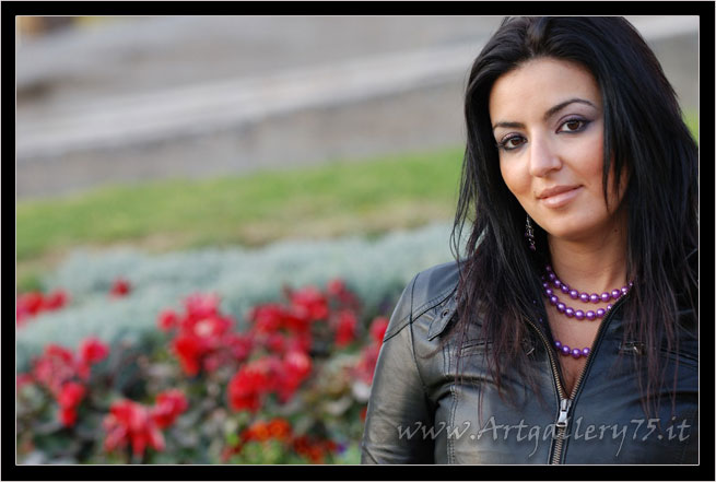 Maria Grazia L. - Fotomodella di Nuoro (Sardegna) disponibile per foto fashion, moda mare, intimo, trasparenze, glamour, topless, nudo artistico e met art.