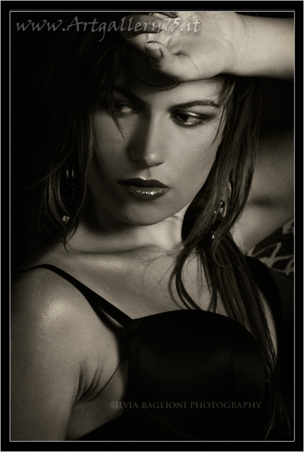 Adry - Modella italiana residente a Milano. Disponibile per foto fashion, moda mare, intimo, glamour e bodypainting.