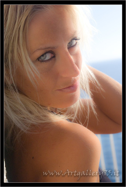 Aurora - Modella italiana residente a Trieste. Disponibile per foto fashion, moda mare, intimo e glamour.