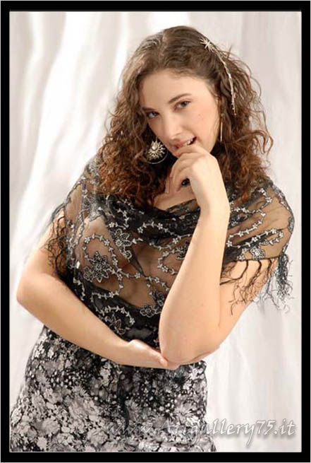 Sabrina G. - Modella italiana residente a Genova. Disponibile per foto fashion, moda mare, intimo e glamour.