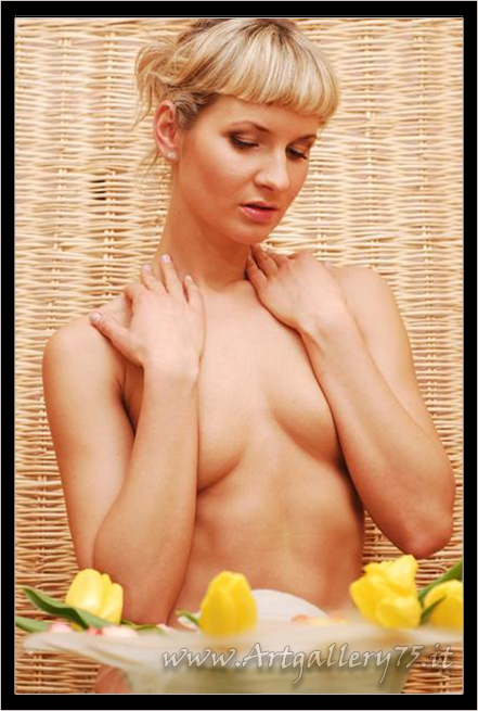 Ela - Modella polacca residente a Gozdowo. Disponibile per foto fashion, moda mare, intimo, glamour, topless, nudo artistico, nudo integrale, nudo erotico, bondage e bodypainting.