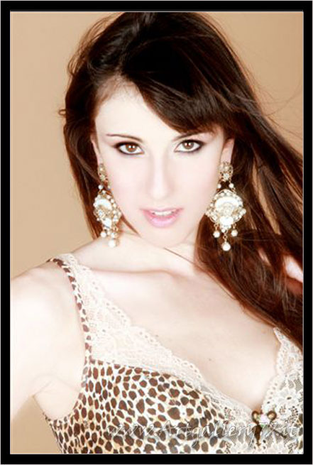 Federica G. - Modella italiana residente ad Aosta. Disponibile per foto fashion, moda mare, intimo e glamour.
