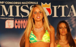Gloria B. fotomodella italiana Arezzo Toscana modella fashion moda mare