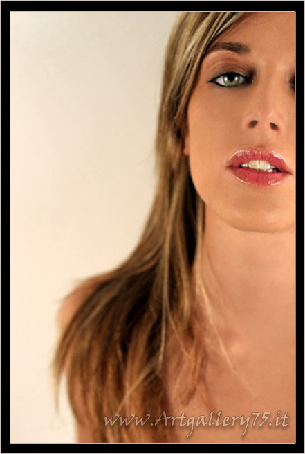 Kira - Modella italiana residente a Rimini. Disponibile per foto fashion, moda mare, intimo, glamour, topless e bodypainting.