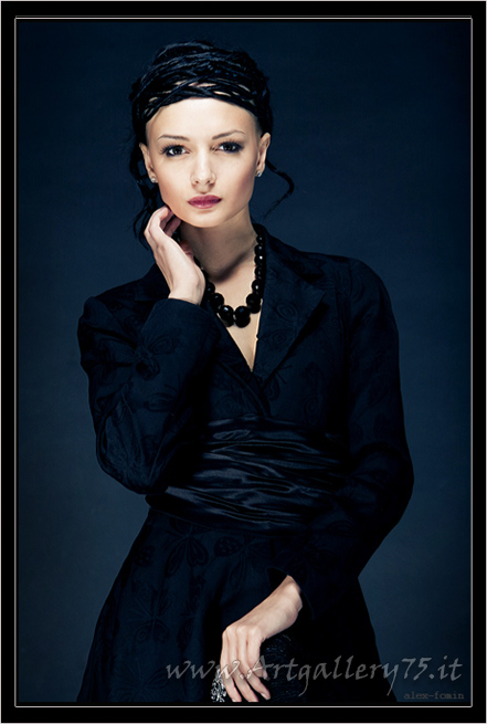 Olly - Modella russa residente a San Pietroburgo. Disponibile per foto fashion, moda mare, intimo, glamour, topless, nudo artistico, nudo integrale e bodypainting.