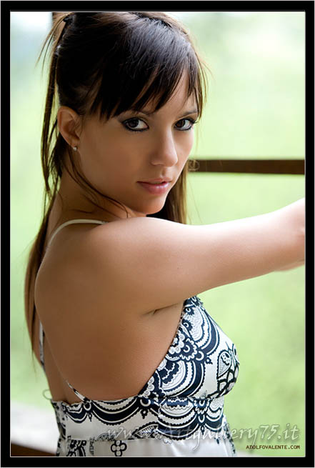 Sabrina G. - Modella italiana residente a Genova. Disponibile per foto fashion, moda mare, intimo e glamour.