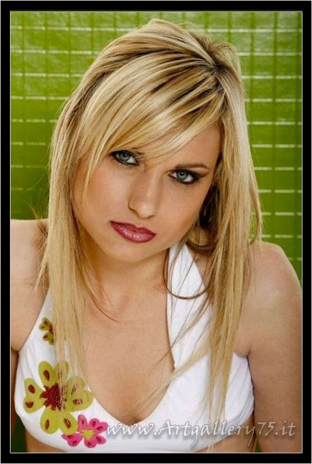 Trisha - Modella italiana residente a Prato. Disponibile per foto fashion, moda mare, intimo e glamour.